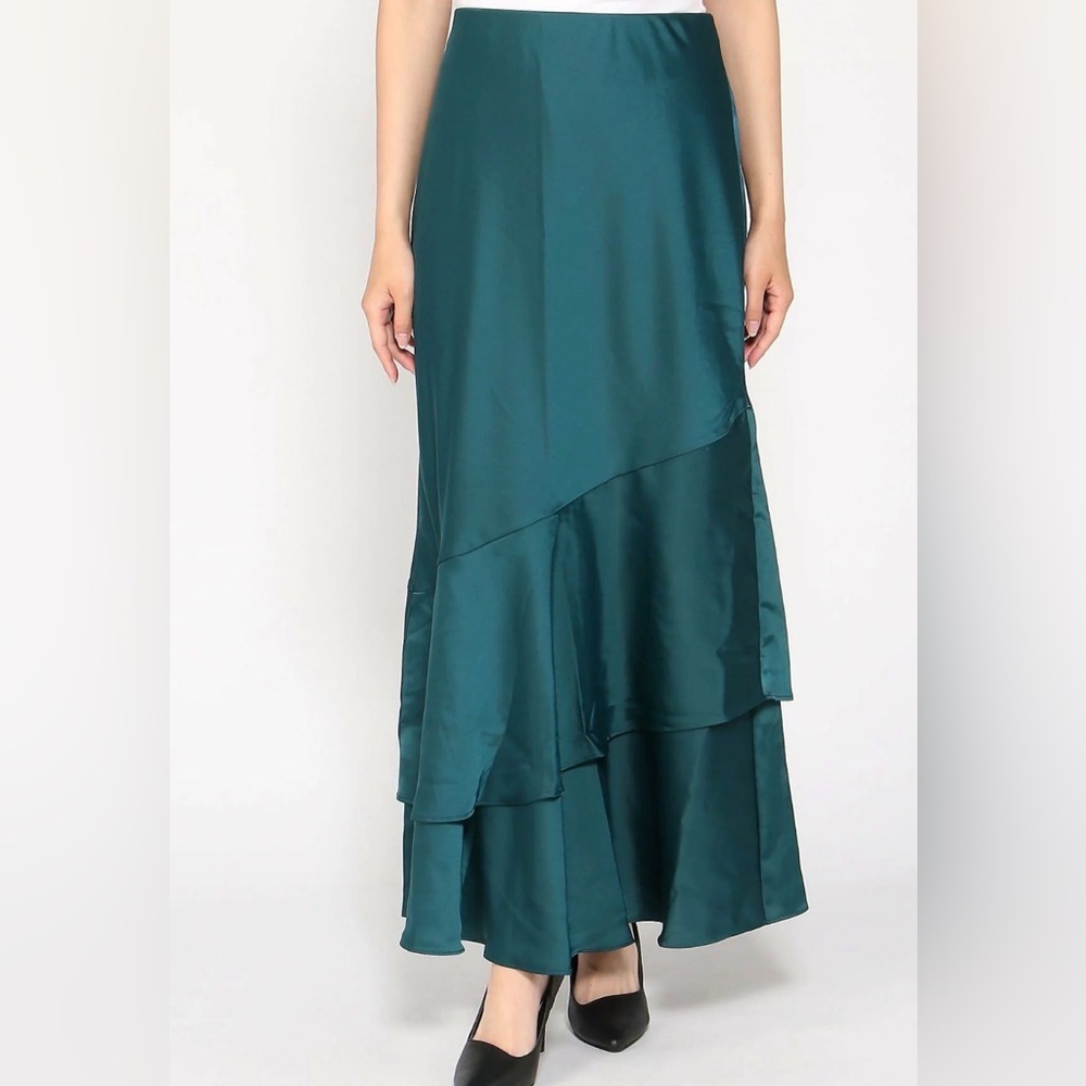 Banana Republic Factory Tiel stretch-satin tiered maxi skirt Size medium